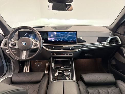 Certified 2024 BMW X7 xDrive40i w/ M Sport Package image 17