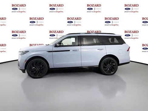 New 2025 Lincoln Navigator Reserve w/ Jet Appearance Package AWD/4WD image 4