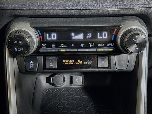 Used 2022 Toyota RAV4 XSE w/ XSE Grade Weather Package AWD/4WD image 17