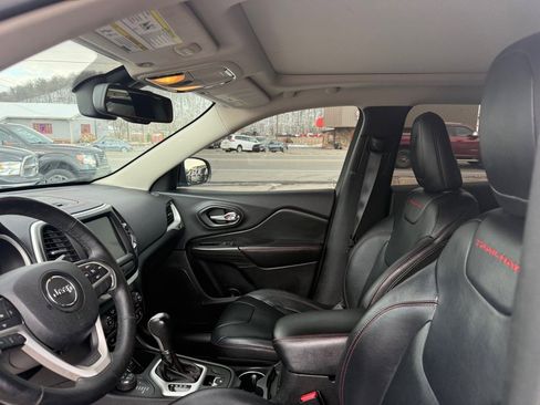 Used 2014 Jeep Cherokee Trailhawk image 16