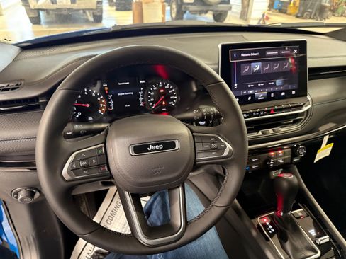 New 2026 Jeep Compass Latitude image 32