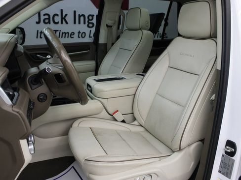 Used 2021 GMC Yukon Denali AWD/4WD image 16