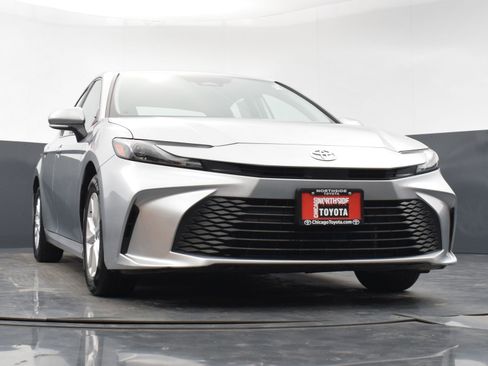 Used 2025 Toyota Camry LE image 29