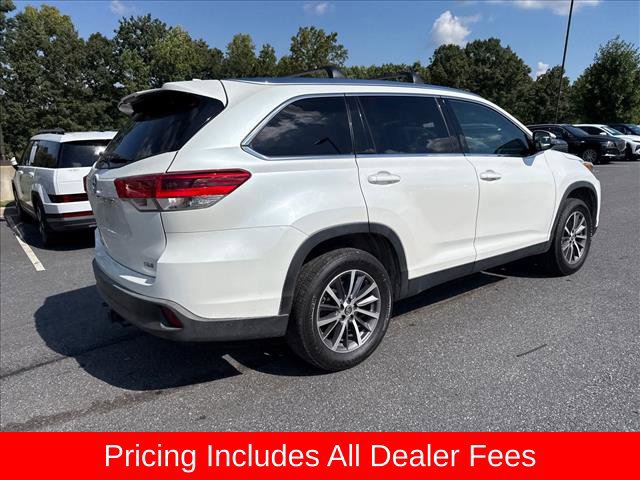 Used 2019 Toyota Highlander XLE FWD image 3