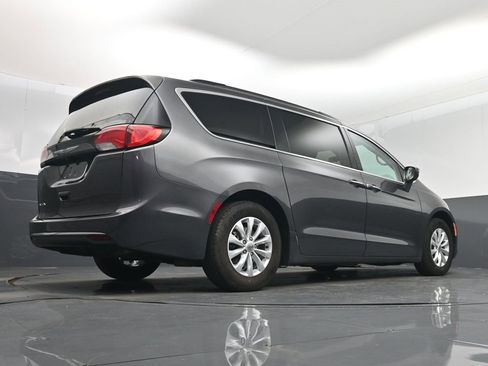 Used 2018 Chrysler Pacifica Touring Plus image 47