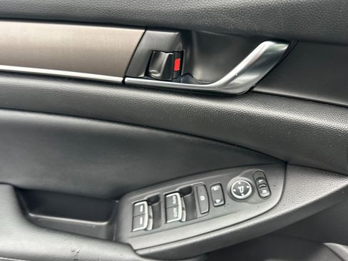 Used 2022 Honda Accord LX image 11