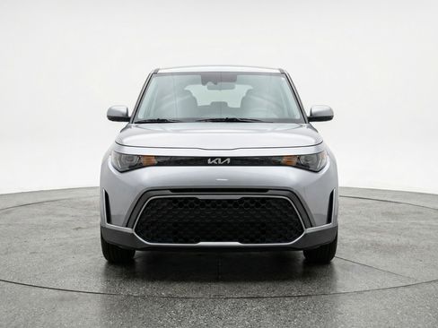 Used 2025 Kia Soul LX w/ LX Technology Package image 2