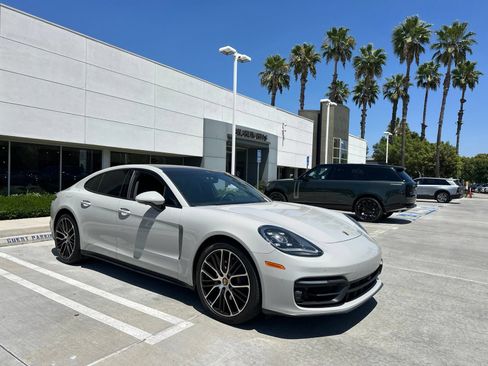 Used 2023 Porsche Panamera image 2