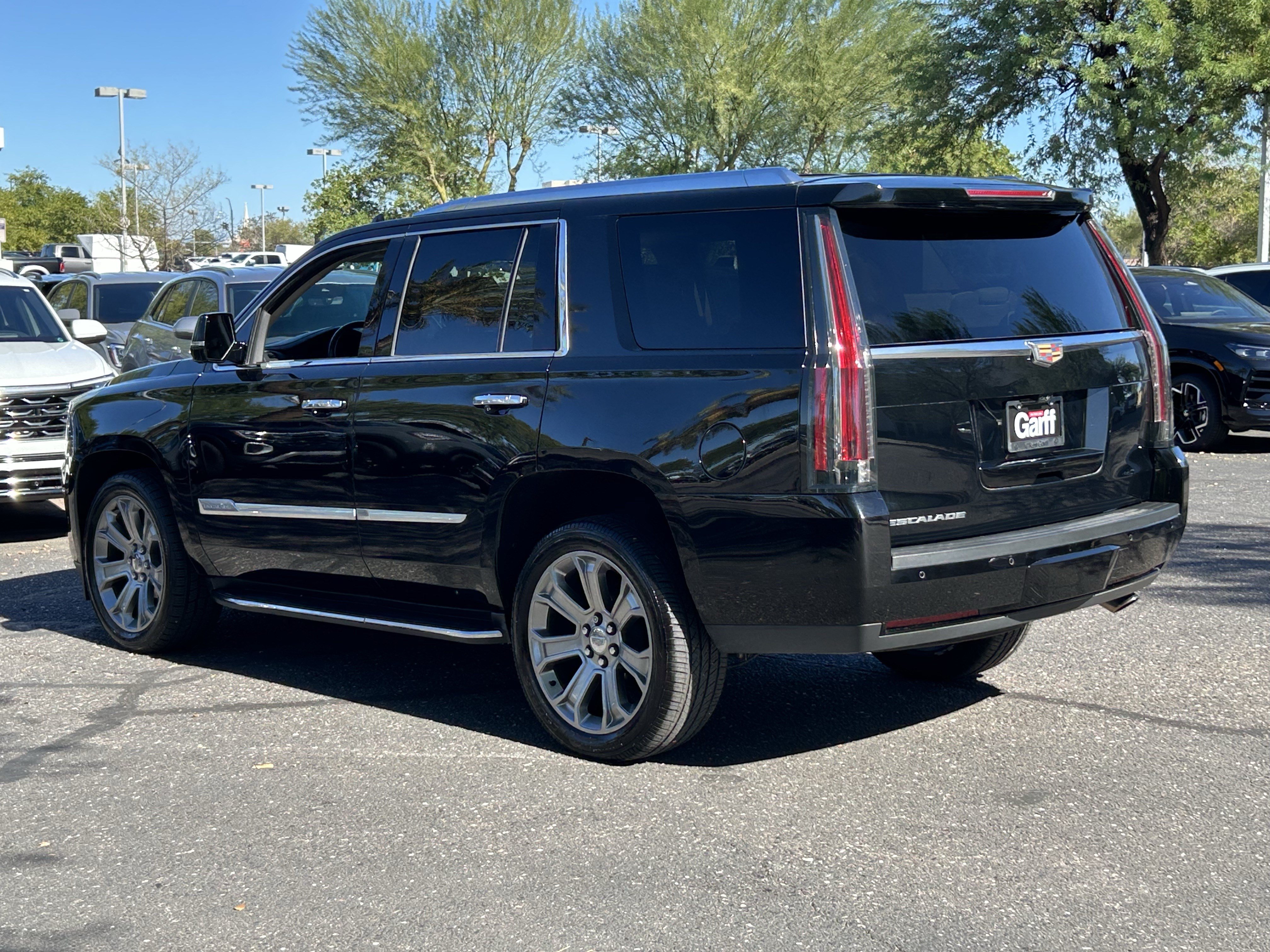 Used 2020 Cadillac Escalade Luxury w/ LPO, Radiant Package AWD/4WD image 3