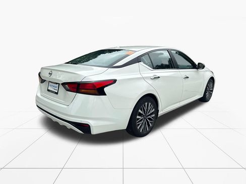 Used 2025 Nissan Altima 2.5 SV FWD image 8