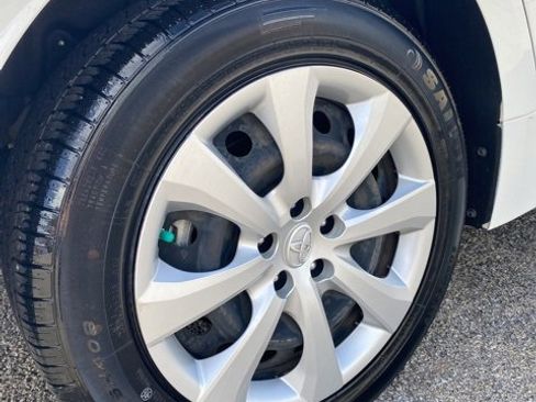 Used 2022 Toyota Corolla LE image 8