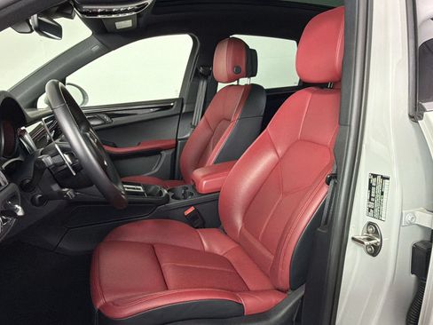 Certified 2026 Porsche Macan AWD/4WD image 5