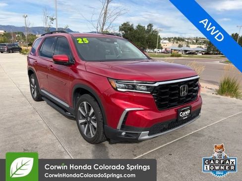 Used 2025 Honda Pilot Touring image 1