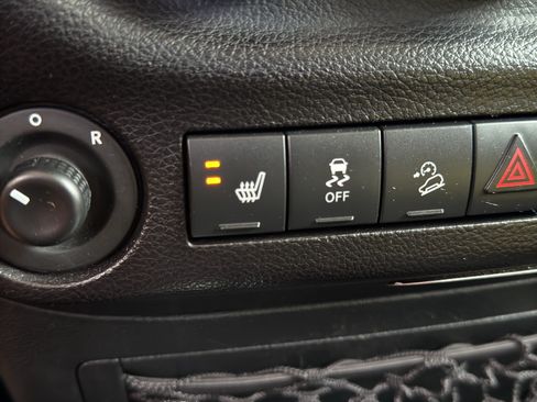 Used 2018 Jeep Wrangler Unlimited Sahara w/ Dual Top Group AWD/4WD image 19