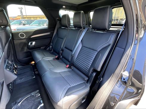 Used 2024 Land Rover Discovery Dynamic SE AWD/4WD image 19