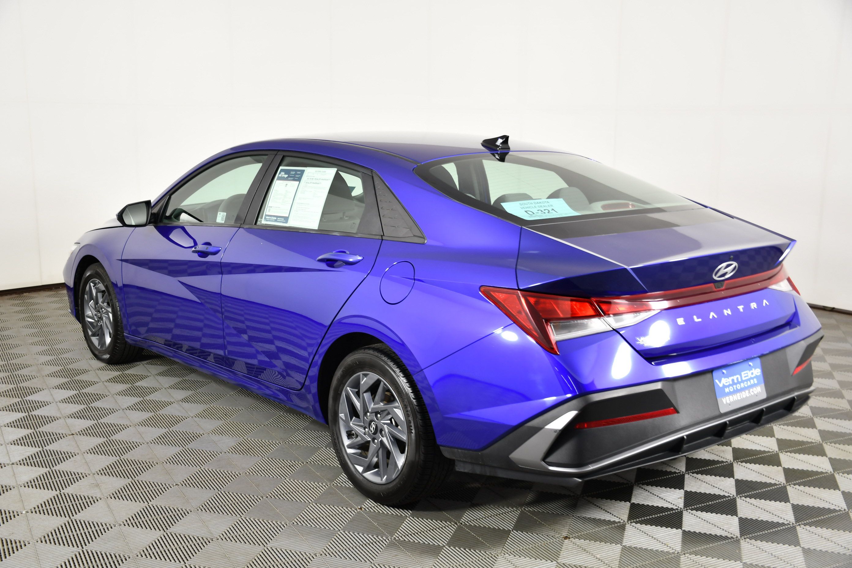 Used 2024 Hyundai Elantra SEL FWD image 8