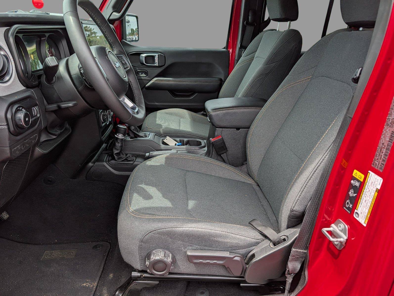 Used 2025 Jeep Wrangler Unlimited Sahara AWD/4WD image 10