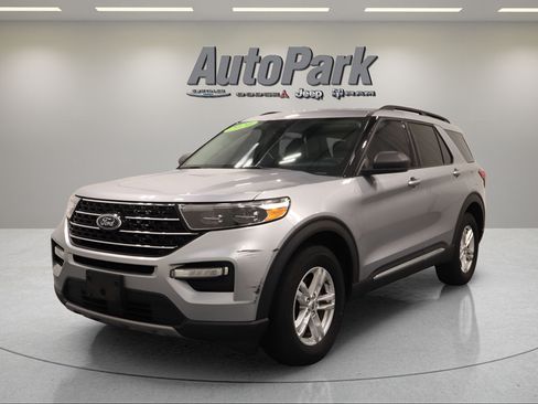 Used 2020 Ford Explorer XLT w/ Equipment Group 202A AWD/4WD image 6