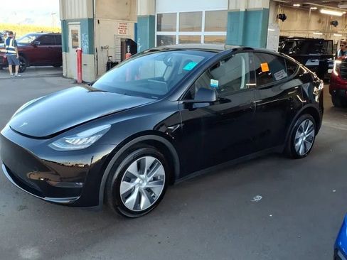 Used 2023 Tesla Model Y Long Range AWD/4WD image 2