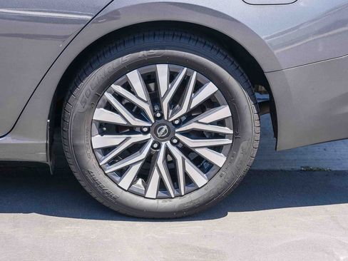 Used 2024 Nissan Altima 2.5 SV FWD image 10