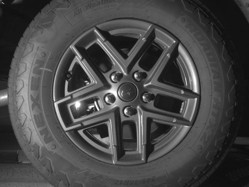 Used 2025 Jeep Wrangler Unlimited Sport AWD/4WD image 15