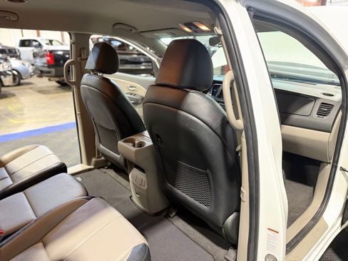 Used 2021 Kia Sedona EX image 23