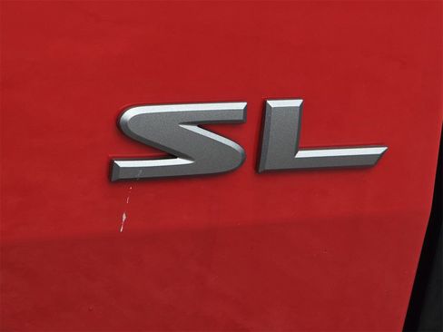 Used 2024 Nissan Frontier SL image 8