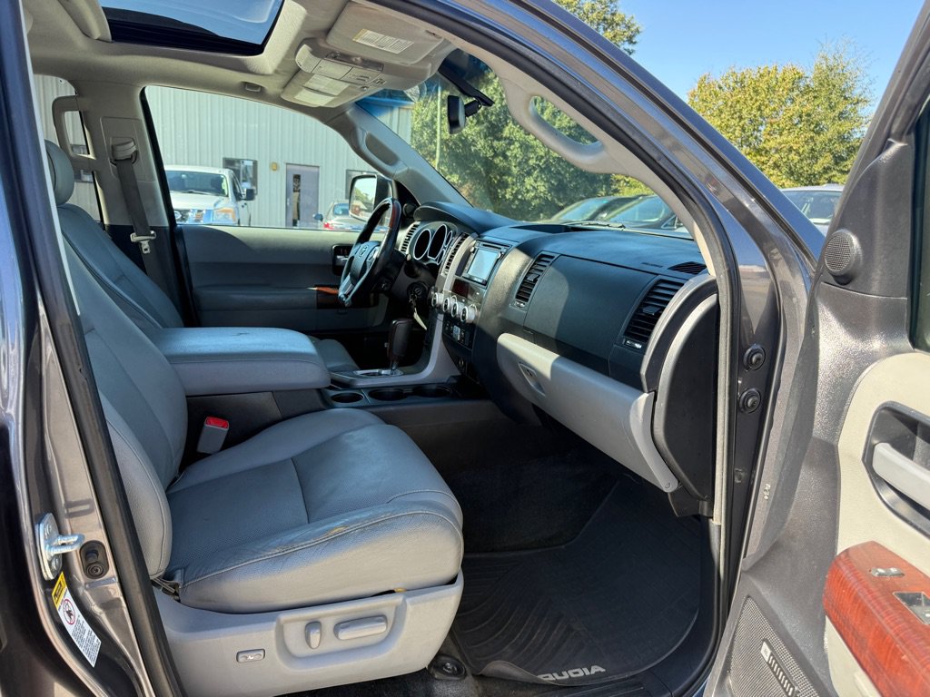 Used 2014 Toyota Sequoia Platinum RWD image 17