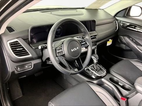 Certified 2026 Kia Seltos EX w/ EX Sunroof Package image 17