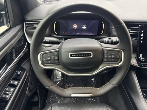 Used 2024 Jeep Wagoneer L Series II RWD image 60
