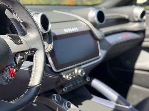 Used 2017 Ferrari GTC4Lusso image 19