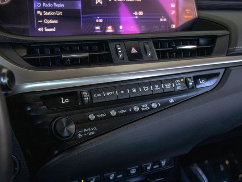 Used 2019 Lexus ES 350 Ultra Luxury image 17