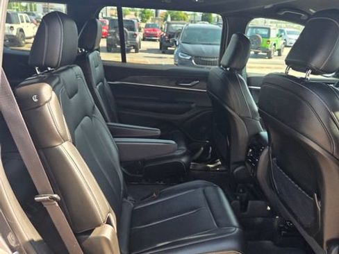 Used 2025 Jeep Grand Cherokee L Limited w/ Black Appearance Package AWD/4WD image 16