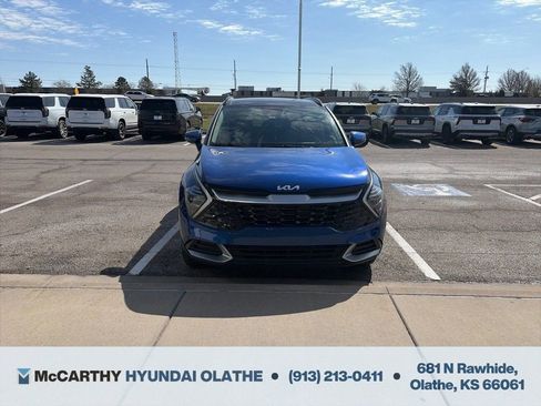 Used 2025 Kia Sportage EX w/ Premium Package image 3