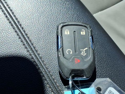 Used 2024 GMC Terrain SLT image 21