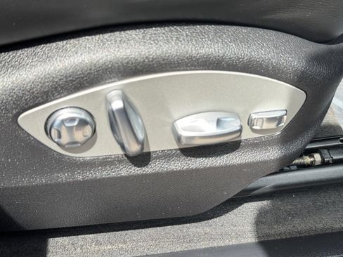 Used 2022 Porsche Macan AWD/4WD image 13