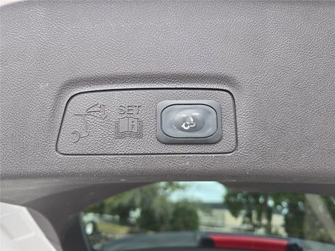 Used 2019 Lincoln MKC Select w/ Select Plus Package image 25