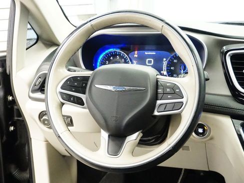 Certified 2018 Chrysler Pacifica Limited image 20
