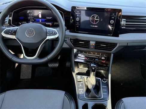 Certified 2025 Volkswagen Jetta SE image 9