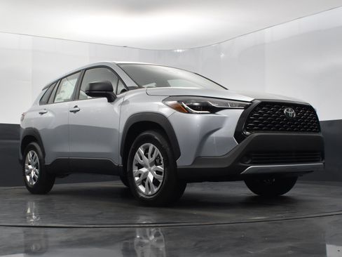 Used 2025 Toyota Corolla Cross L image 42