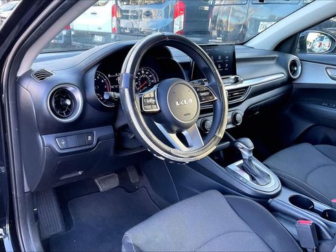 Used 2022 Kia Forte Sedan FWD image 2