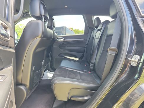 Used 2018 Jeep Grand Cherokee Laredo AWD/4WD image 9