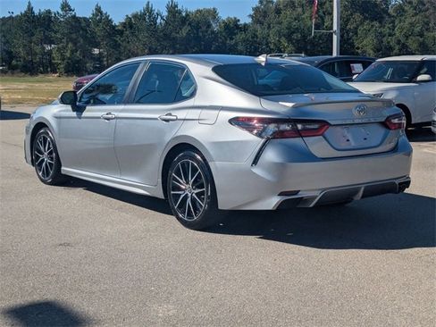 Used 2024 Toyota Camry SE image 5