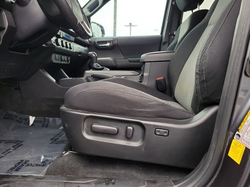 Used 2022 Toyota Tacoma TRD Sport AWD/4WD image 16