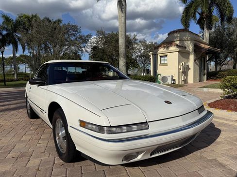 Used 1990 Buick Reatta Convertible image 2