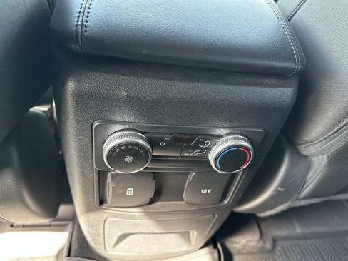 Used 2023 Ford Explorer XLT AWD/4WD image 14