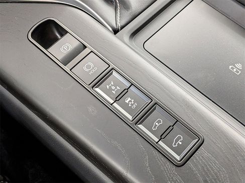 New 2025 Lexus LX 600 4WD w/ Premium Package image 31