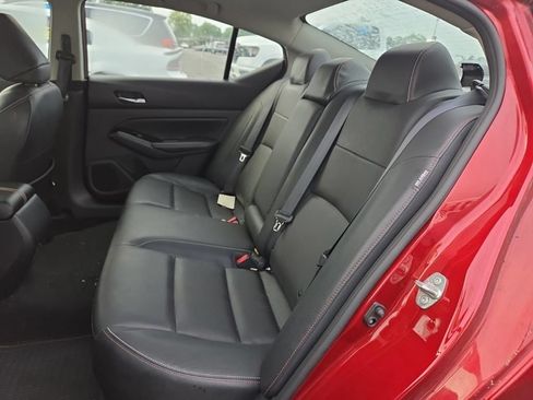 Used 2024 Nissan Altima 2.5 SR w/ SR Premium Package FWD image 2