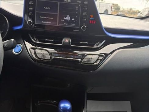 Used 2021 Toyota C-HR XLE FWD image 8