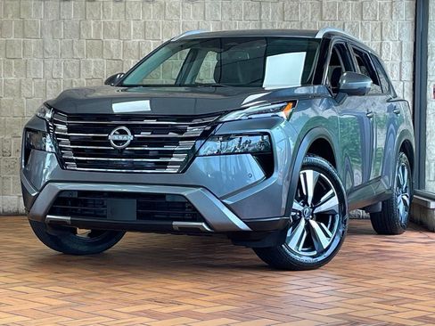 Used 2024 Nissan Rogue SL w/ SL Premium Package AWD/4WD image 2
